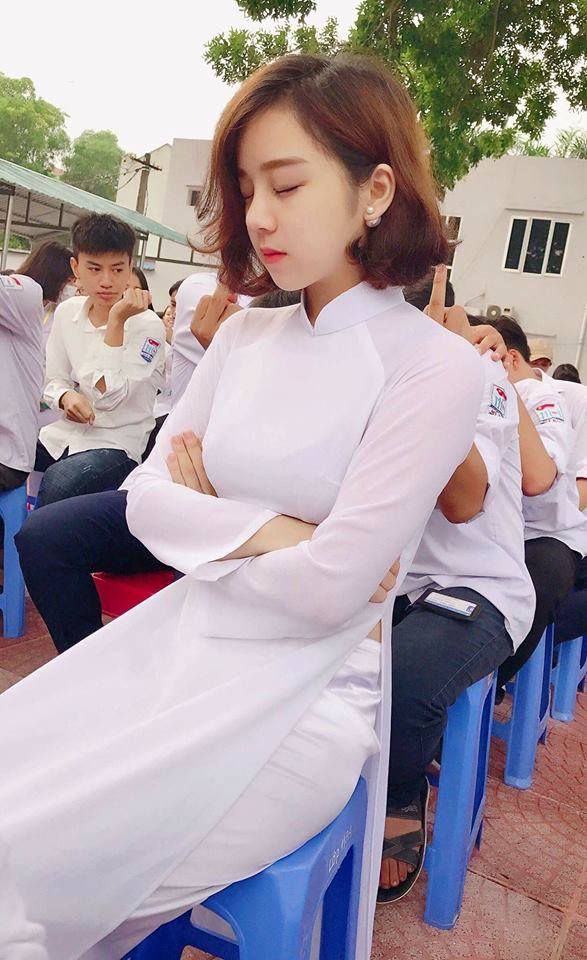 hot girl ngủ gật