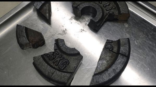 mắc kẹt cậu nhỏ